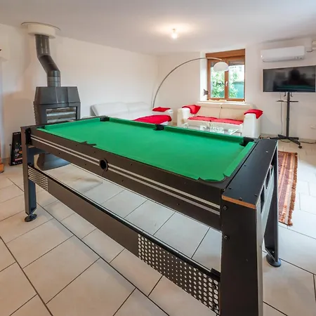 Air Hockey Avec Jardin Et Climatisation Вилла