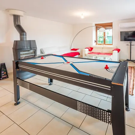 Вилла Air Hockey Avec Jardin Et Climatisation