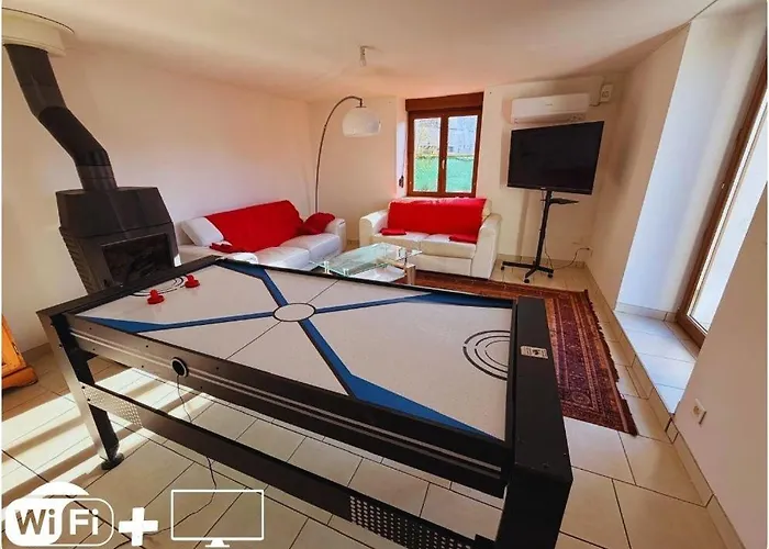 Air Hockey And Garden Villa