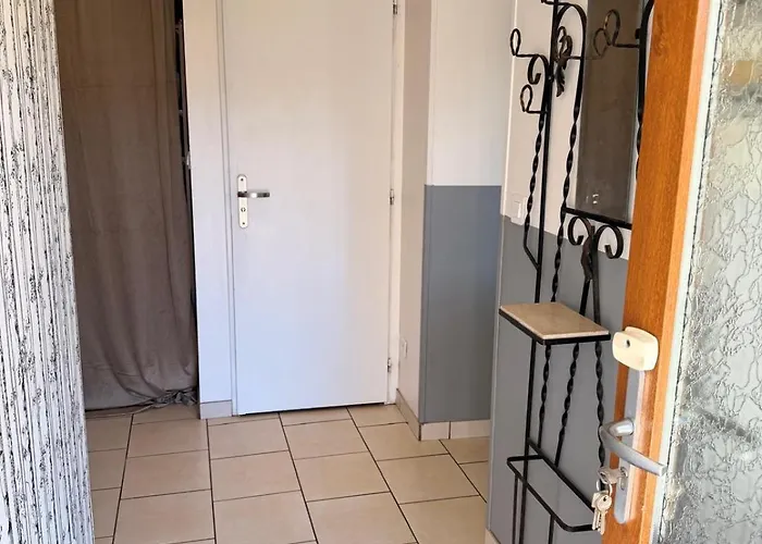 Air Hockey And Garden Vila Socourt